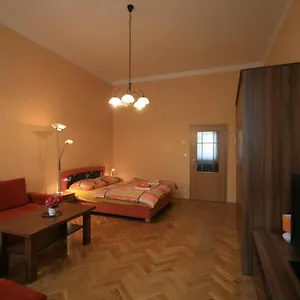 No. 19 Jaltska 3 Apartment